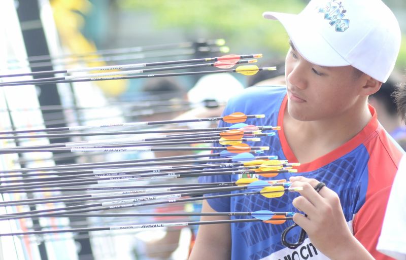 Jephtha Caleb Fernandez of Baguio City checks his scores. Photo PSC/Mike Taboy
