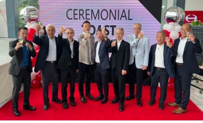(From left) Eric G. Tan, Subic GS Auto Chief Operating Officer; Vicente T. Mills Jr., Hino Motors Philippines Chairman; Edward G. Tan, Subic GS Auto President; Shingo Sakai, Hino Motors Philippines President; Johnny G. Tan, Subic GS Auto Chairman; Takao Taguchi, Subic GS Auto Vice Chairman; Ichiro Kobayashi, Subic GS Auto Director; Tsuyoshi Kawade, Subic GS Auto Director; and Sadanobu Furuhashi, Asahi Enterprises Co., Limited General Manager, gather for the Ceremonial Toast during the Hino Bacoor Opening event.